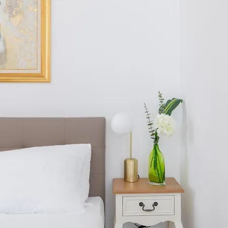 Iflat Elegant 3 Bedroom Near The Pantheon *